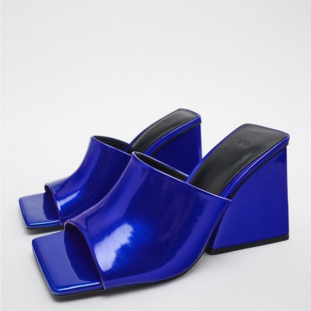 Zara - Metallic Blue Geometric Block Heel Square Toe
Mule Sandal, 7.5